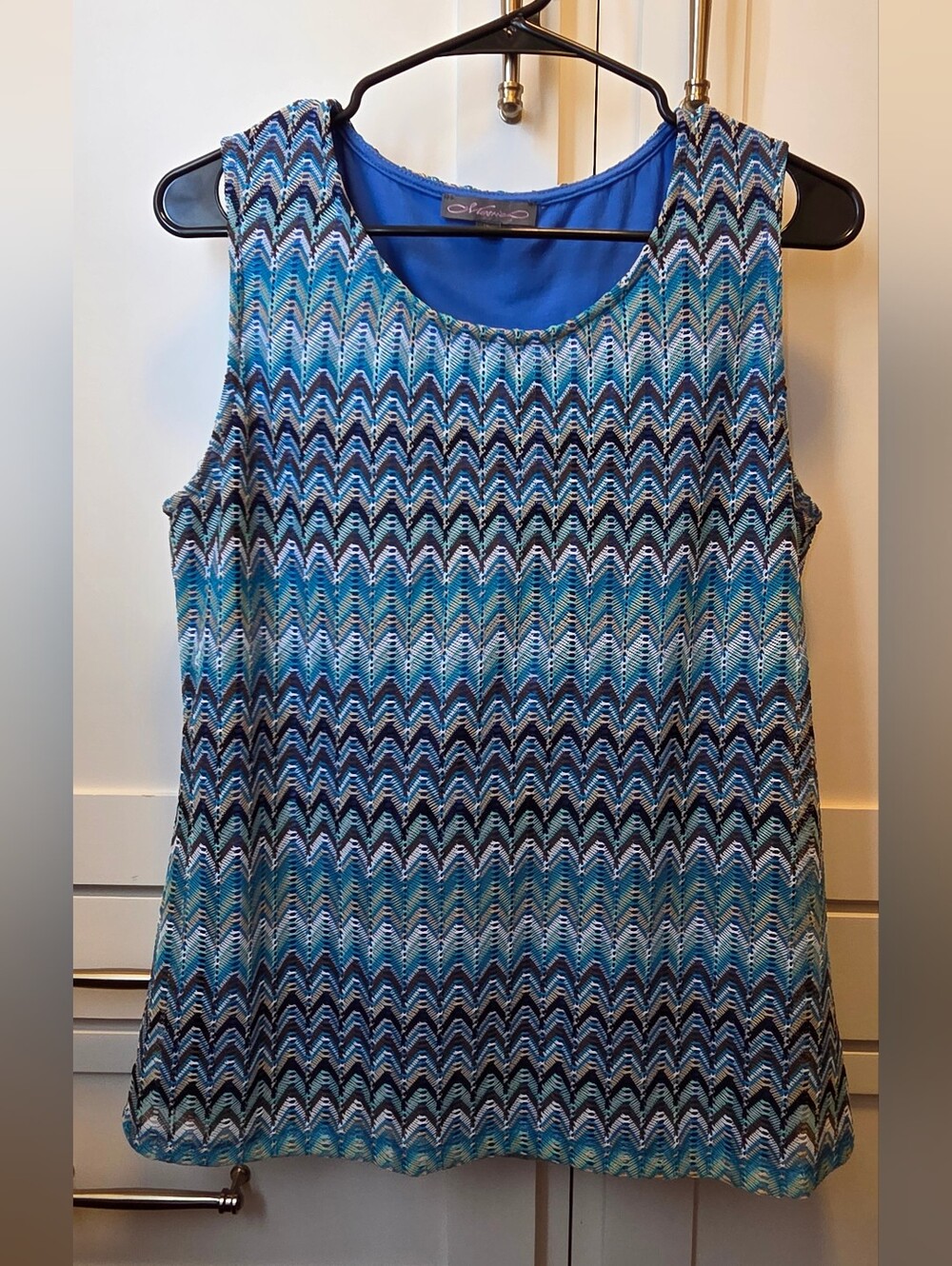 Sleeveless Chevron Tank Top in Blue Mix